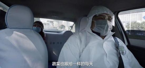  志愿者开车接送乘客