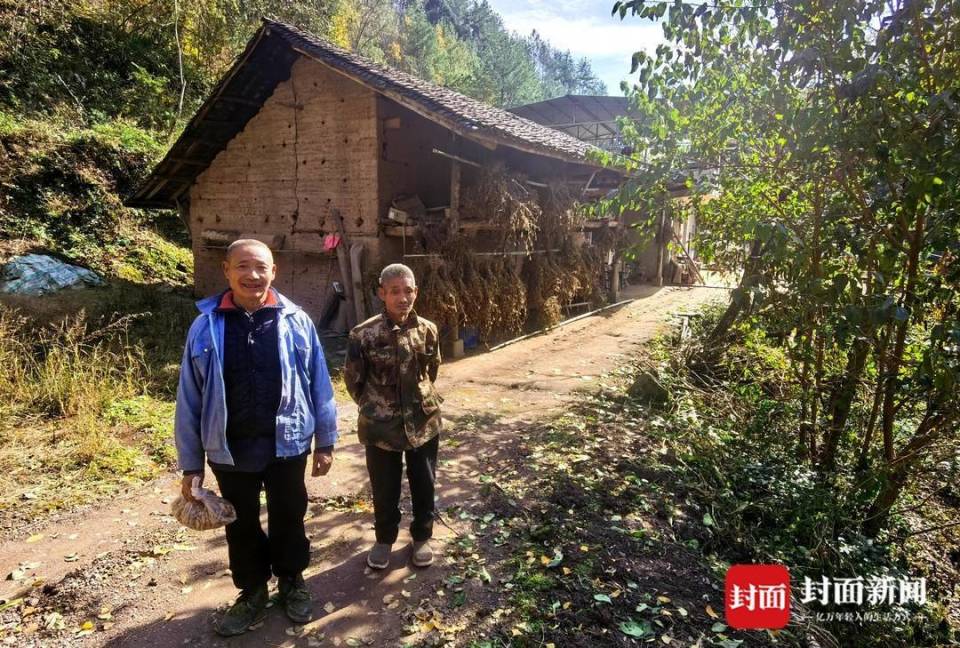 一家三口被亲戚拐卖，30年后父女重聚 人贩子以为“他早死了”