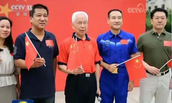 年龄有老少,担当却一样执着.