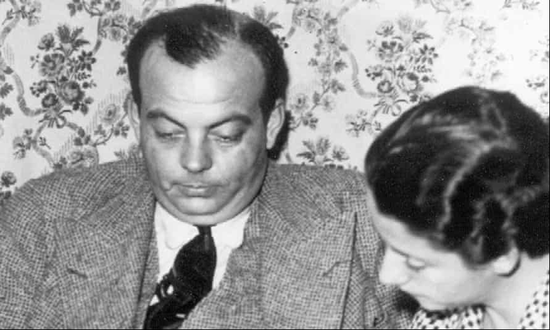 图片来源于《卫报》。1936年，安东尼·德·圣埃克苏佩里和康斯萝·代·圣埃克苏佩里在巴黎家中。