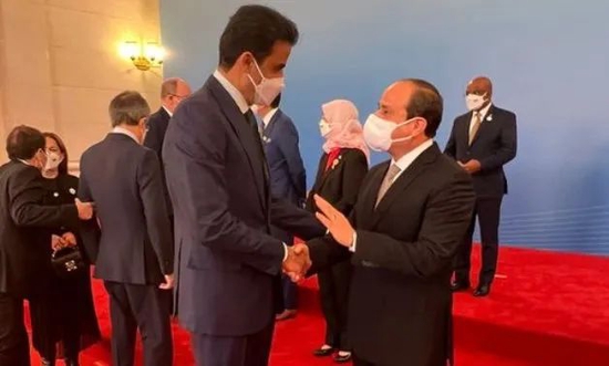 ▲埃及总统塞西与卡塔尔埃米尔塔米姆在人民大会堂出席欢迎宴会