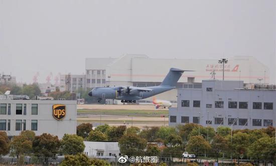 3月28日西班牙A400M型军用运输机抵达上海浦东（图源：微博“航旅圈”）