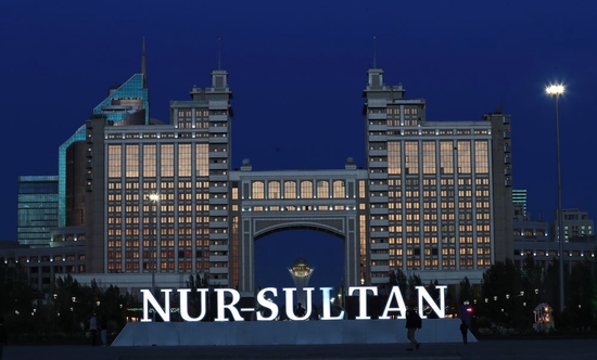 哈萨克斯坦首都努尔苏丹的城市夜景。新华社记者 鲁金博 摄
