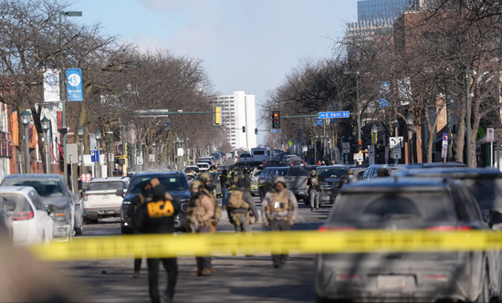 明尼苏达州又一居民因移民执法行动死亡 美国土安全部辩称系“防御性射击”