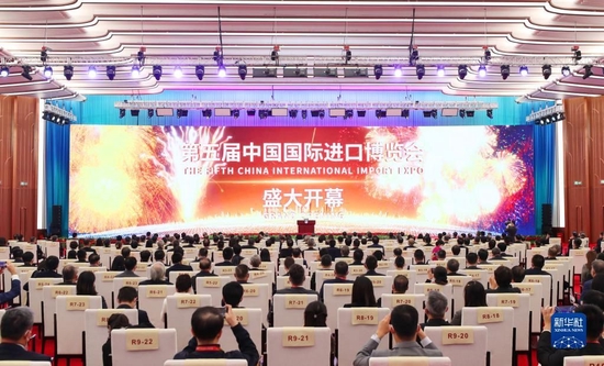 2022年11月4日晚，第五届中国国际进口博览会开幕式在国家会展中心（上海）举行。新华社记者 方喆 摄