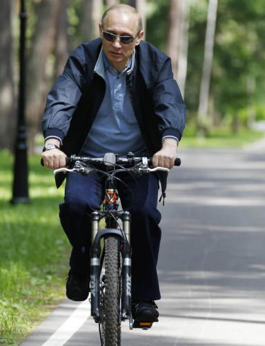 1543827101714131.jpg 七月:戴墨镜户外骑走
