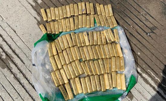 被告人丢弃的部分金条