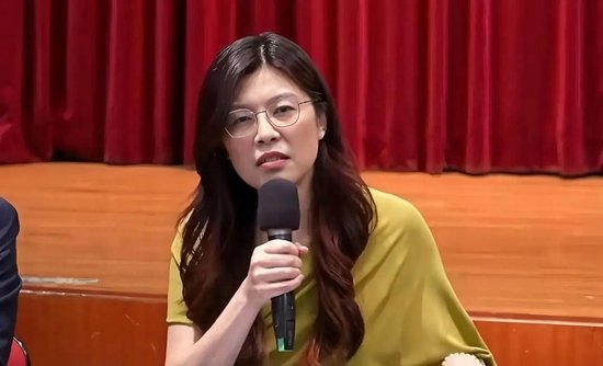 连战推荐下由绿转蓝！郑丽文逆袭当选国民党主席的背后三股力量