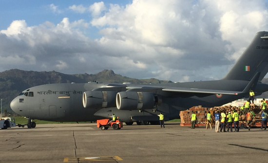 印度C-17运输机在斐济进行人道主义救援，除了高原运输以外，印度C-17机队还担负海外兵力投送任务 图源：印度空军