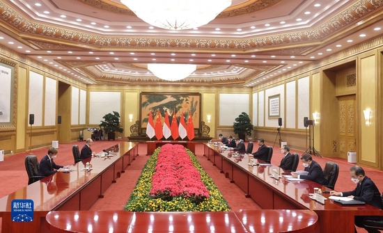 　　2月6日下午，国家主席习近平在北京人民大会堂会见摩纳哥元首阿尔贝二世亲王。新华社记者 刘卫兵 摄