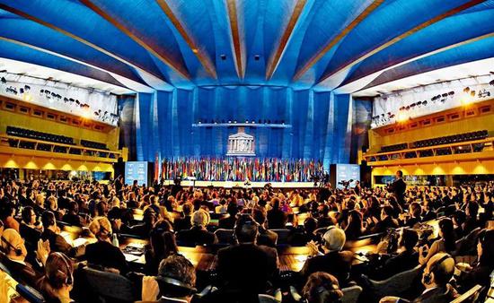 ↑2014年3月27日，国家主席习近平在法国巴黎联合国教科文组织总部发表重要演讲。图为演讲大厅现场。