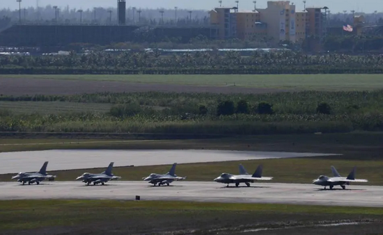 美国佛罗里达州一空军基地遭炸弹威胁 人员紧急撤离