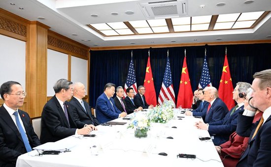 习近平：让中美关系这艘大船平稳前行