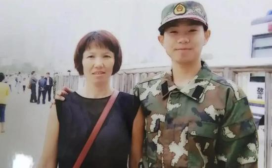 护母儿子被羁押753天后重审当庭发问 看着母亲被打 到底怎么做才是对的 手机新浪网