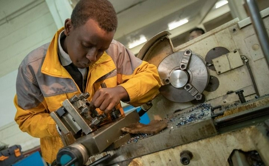 近年来,为了帮助非洲国家培养职业技术人才,助力非洲工业化进程,中航