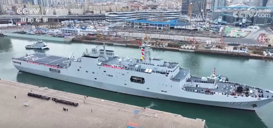 中国海军989编队完成远海综合实习任务返回青岛