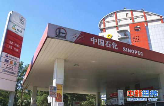 油价三连跌:车主要注意:国内油价本轮或上调 无缘“三连跌” 资料图:加油站。中新经纬 王潮 摄