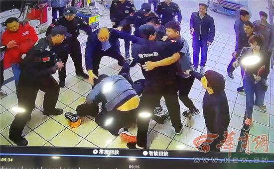 西安城管打人:西安一汽修店遭城管带队封门打人 市委常委发话了