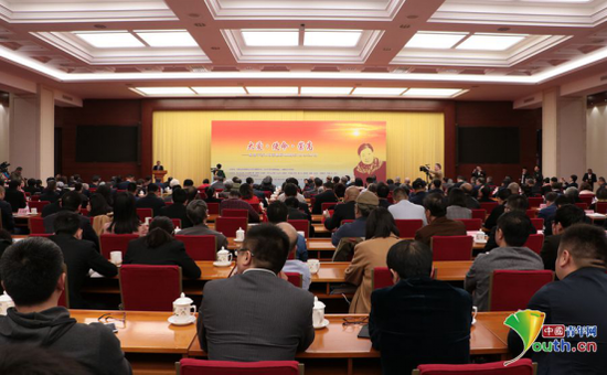 纪念陈云夫人于若木诞辰100周年座谈会在北京举行 纪念于若木同志诞辰100周年座谈会在北京举行。 本文图片均由中国青年网记者 李川 摄