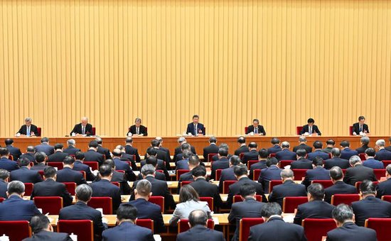 微镜头·习近平总书记在中央经济工作会议上丨“追求实实在在、没有水分的增长”