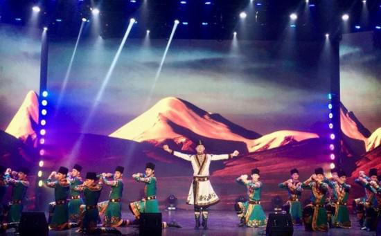 10月15日，现场表演男子集体舞《昆仑山之梦》。许珠珠 摄