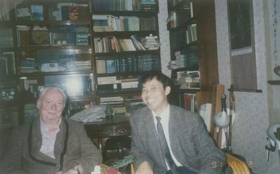 1991年庞中华应前俄罗斯外长费德林先生邀请，前往莫斯科大学讲学。这是他们在俄罗斯的合影