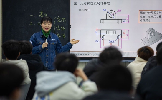  禹诚在学院上课（2月19日摄）。新华社记者 程敏 摄