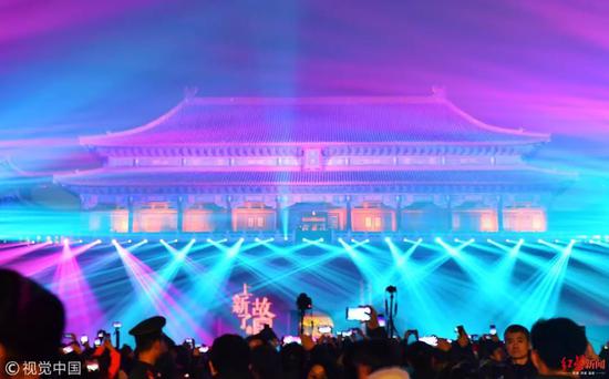 　2019年2月19日，北京，故宫“紫禁城上元之夜”灯光秀现场，这是故宫博物院首次开放夜场活动，也是建院94年来首次举办“灯会” 图据视觉中国