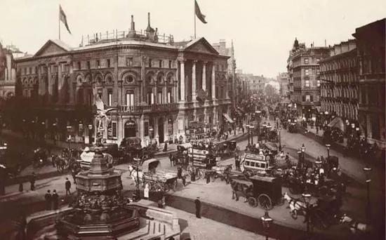 （图为1866年前后的英国伦敦街景）