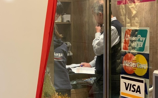 香港铜锣湾表行遭抢劫 3歹徒仅34秒掠走60万名表