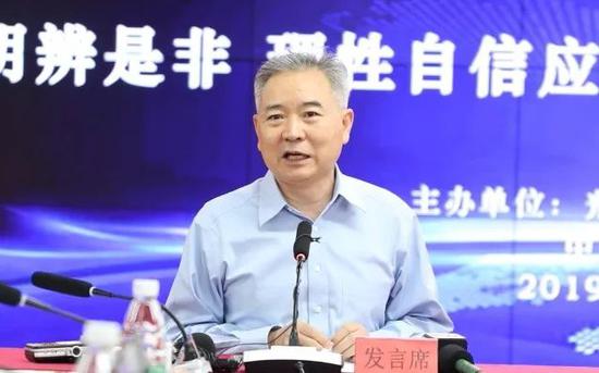 中国政策科学研究会经济政策委员会副主任 徐洪才  （李颖\摄）