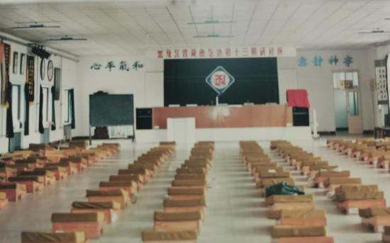 上世纪八九十年代，“气功楼”里上课的教室。受访者供图