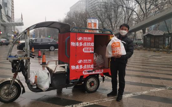 疫情期间,不少超市为市民送菜上门。受访者供图