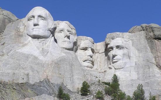 ▲拉什莫尔山“四总统雕像”。