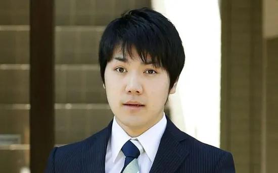 日本皇室 准驸马 被爆是 老赖 之子 公主苦等2年图啥 新浪新闻 日本皇室 准驸马 被爆是 老赖 之子 公主苦等2年图啥 新浪新闻