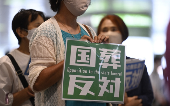 日本民众中，有不少人反对安倍国葬