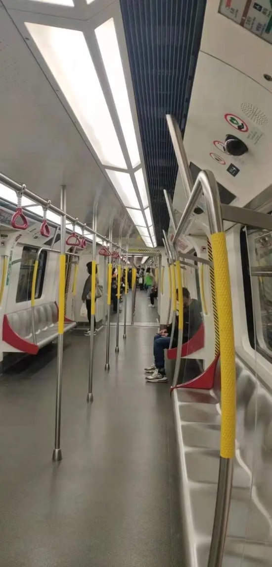 香港地铁车厢内