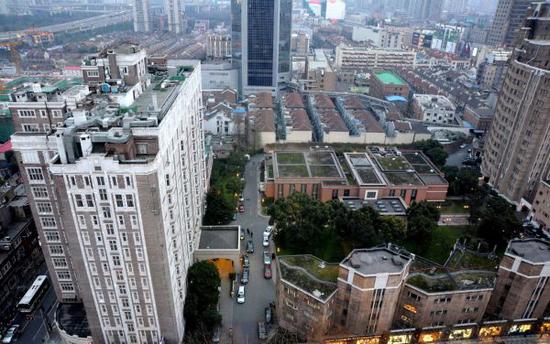 2012年2月9日，空中俯瞰《中美联合公报》诞生地上海锦江小礼堂（右下红色建筑）。（视觉中国）