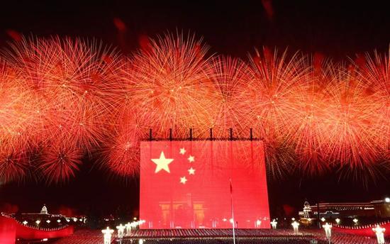 10月1日晚，庆祝中华人民共和国成立70周年联欢活动在北京天安门广场举行。新华社记者 兰红光 摄