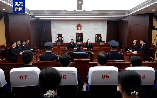 受贿5730万余元 国家开发银行原副行长李吉平获刑14年