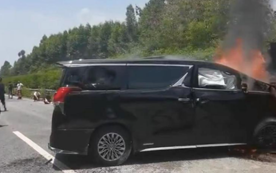 lm300h和埃尔法的区别