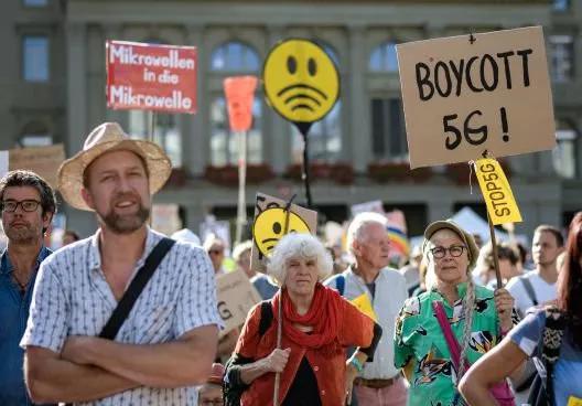 数千瑞士民众示威抗议5G网络的辐射 要求暂停5G网络建设