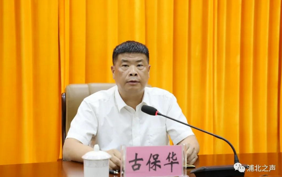 2016年任雁山区委书记,去年7月任浦北县委书记,一级调研员