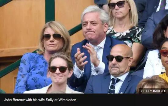  伯考与妻子在温布尔顿看网球比赛，图源BBC