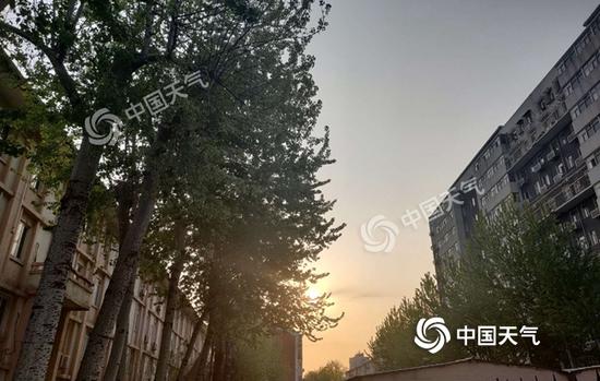 今晨北京阳光在线，天空晴朗。