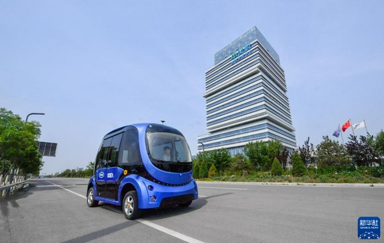 一辆无人驾驶汽车在京津中关村科技城内部道路进行道路测试（5月19日摄）。新华社记者 孙凡越 摄