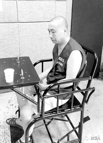 邓清平接受办案人员询问