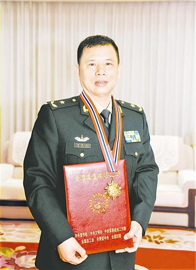 谭清泉,火箭军某导弹旅高级工程师,专业技术少将军衔,享受国务院政府