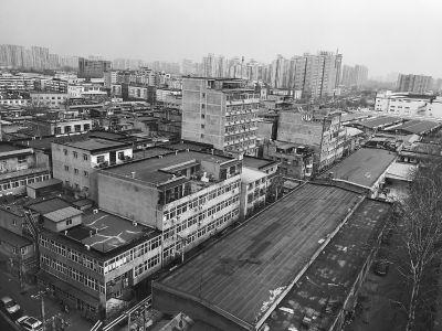 几十栋自建楼紧密相连。
