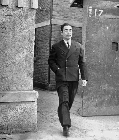 周恩来的图片:100张照片记录周恩来精彩一生(图) ▲ 图片来源于‘John Florea’摄